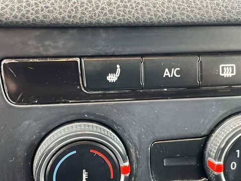 Used 2016 Volkswagen Tiguan SE image 28