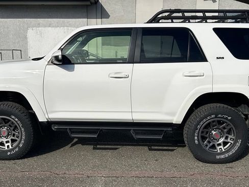 Certified 2022 Toyota 4Runner SR5 AWD/4WD image 8
