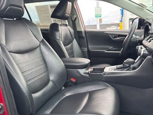 Used 2020 Toyota RAV4 Limited image 13