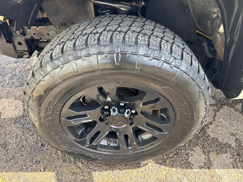 Used 2020 Toyota Tacoma SR AWD/4WD image 33