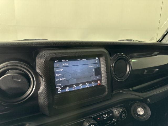 Certified 2022 Jeep Gladiator Sport AWD/4WD image 11
