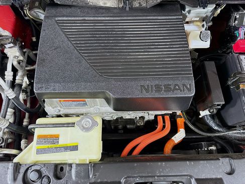 Used 2021 Nissan Leaf SV w/ SV Technology Package FWD image 39
