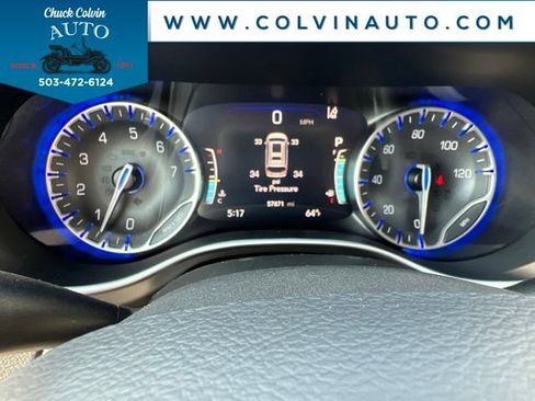Used 2023 Chrysler Pacifica Touring-L FWD image 17