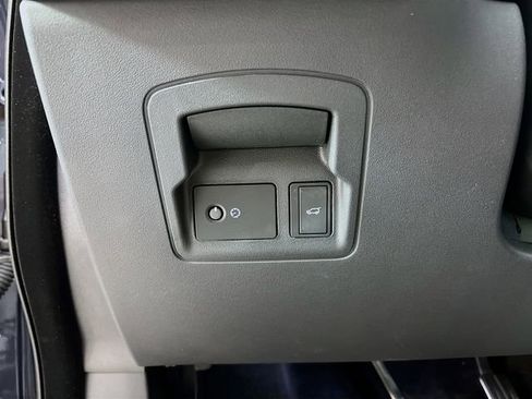 Used 2026 Land Rover Range Rover Velar Dynamic SE image 32