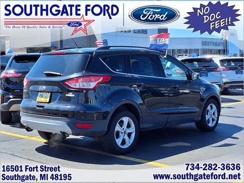 Used 2015 Ford Escape SE w/ Equipment Group 201A FWD image 2