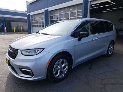 Used 2024 Chrysler Pacifica Limited