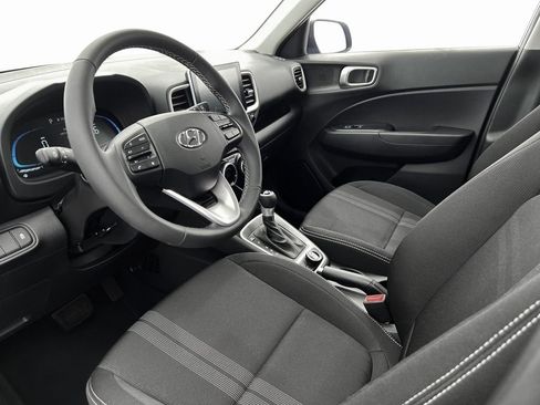 Used 2025 Hyundai Venue SEL image 16