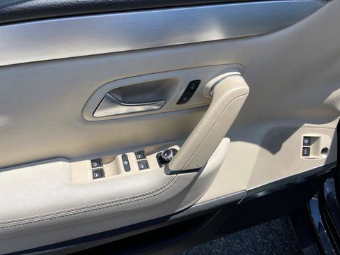 Used 2009 Volkswagen CC Luxury image 12