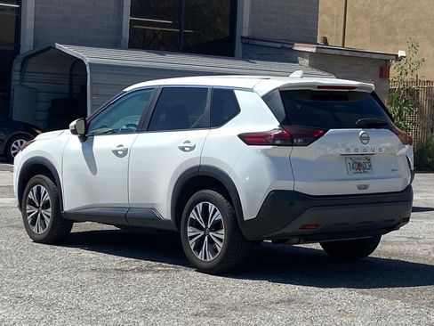 Certified 2023 Nissan Rogue SV FWD image 4