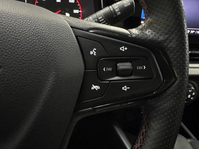 Used 2024 Chevrolet Trax RS FWD image 46