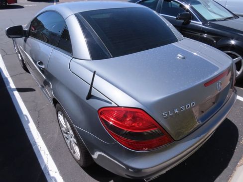 Used 2009 Mercedes-Benz SLK 300 image 4