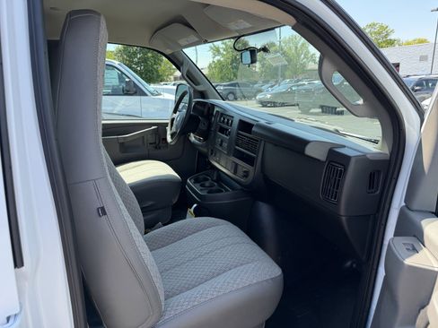 New 2026 Chevrolet Express 3500 Extended RWD image 21