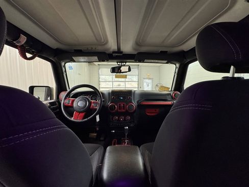 Used 2017 Jeep Wrangler Unlimited Sahara w/ Connectivity Group image 18