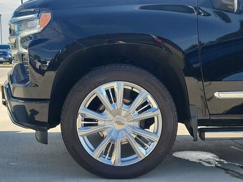Used 2025 Chevrolet Silverado 1500 High Country w/ High Country Premium Package AWD/4WD image 40