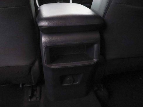 Used 2020 Toyota RAV4 LE FWD image 41