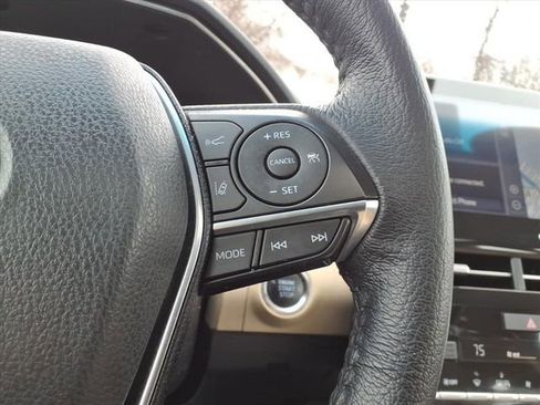 Certified 2021 Toyota Avalon XLE w/ Moonroof Package image 17