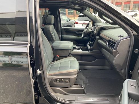 Certified 2025 GMC Yukon XL AT4 w/ AT4 Premium Plus Package AWD/4WD image 45