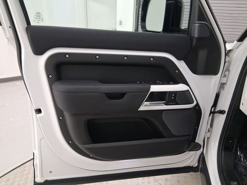 Used 2022 Land Rover Defender 110 X-Dynamic SE image 23