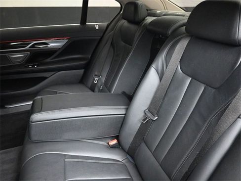 Used 2020 BMW 740i xDrive 740i xDrive w/ Cold Weather Package image 24