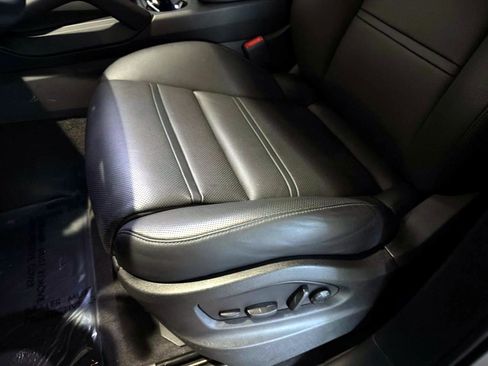 Certified 2025 Porsche Cayenne Coupe AWD/4WD image 20