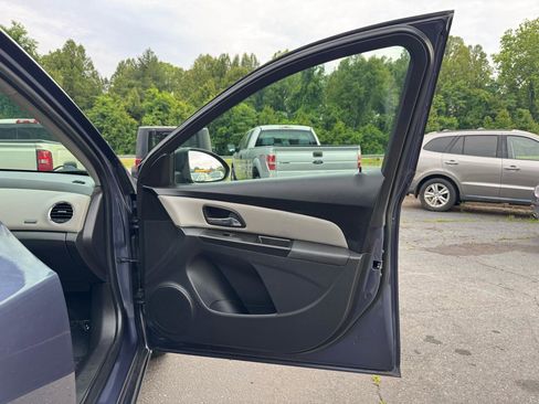 Used 2014 Chevrolet Cruze LS FWD image 13