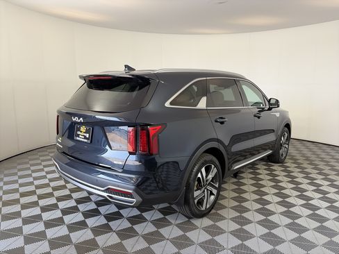 Used 2023 Kia Sorento EX AWD/4WD image 11