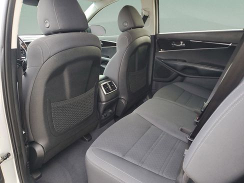 Certified 2019 Kia Sorento S image 6