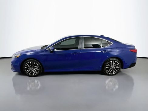 Used 2025 Toyota Camry XLE FWD image 5