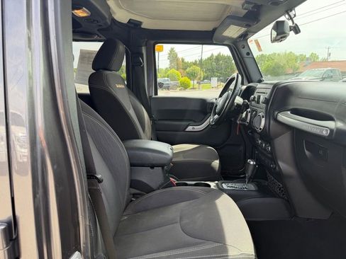 Used 2014 Jeep Wrangler Unlimited Sahara AWD/4WD image 30