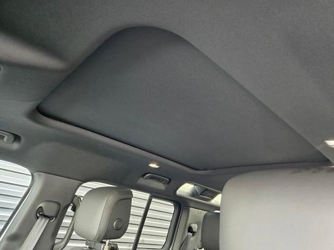 New 2026 Land Rover Defender 110 X-Dynamic SE AWD/4WD image 12