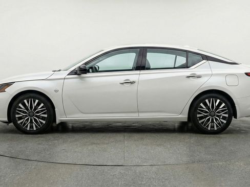 Used 2025 Nissan Altima 2.5 SV image 5