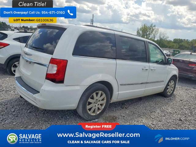Used 2015 Chrysler Town & Country Touring FWD image 4