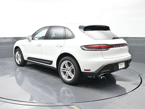 Certified 2024 Porsche Macan AWD/4WD image 3