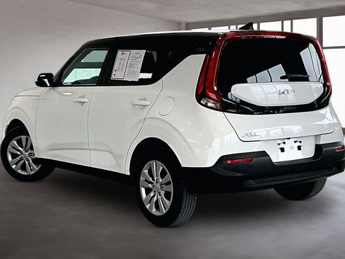 Used 2022 Kia Soul LX image 14