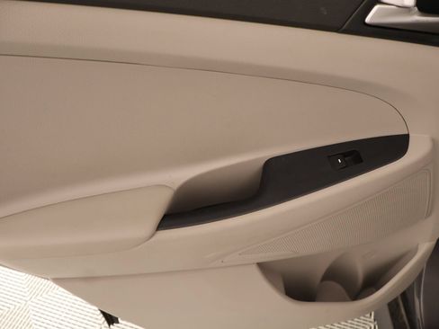 Used 2020 Hyundai Tucson Value FWD image 16