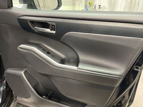 Used 2024 Toyota Highlander XLE image 10