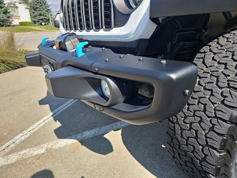 Used 2024 Jeep Wrangler Unlimited Rubicon 4xe AWD/4WD image 10