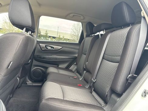 Used 2019 Nissan Rogue SV image 14