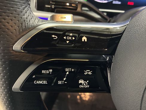 Used 2025 Mercedes-Benz GLC 300 4MATIC image 10