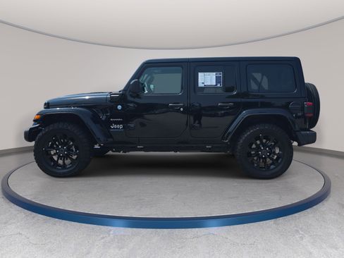 Used 2024 Jeep Wrangler Unlimited Sahara AWD/4WD image 5