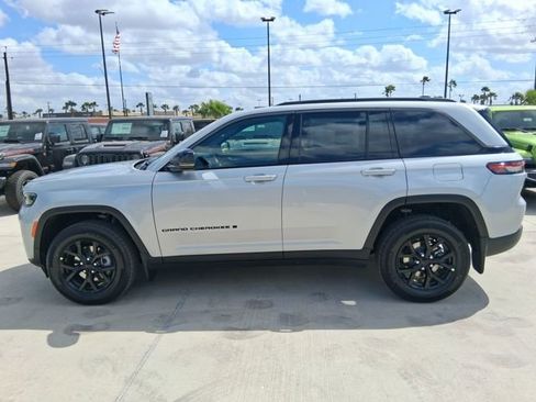 New 2026 Jeep Grand Cherokee Altitude RWD image 4