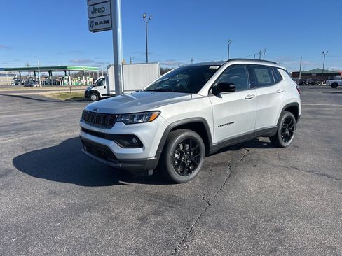 New 2026 Jeep Compass Latitude image 9