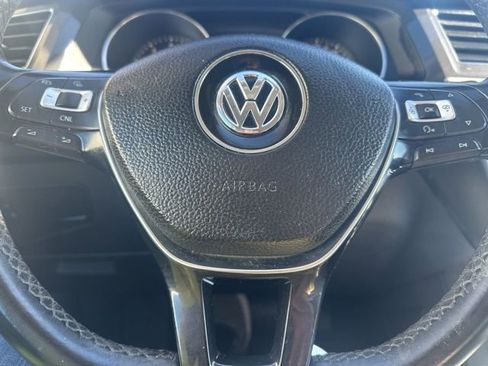 Used 2018 Volkswagen Tiguan SE image 19