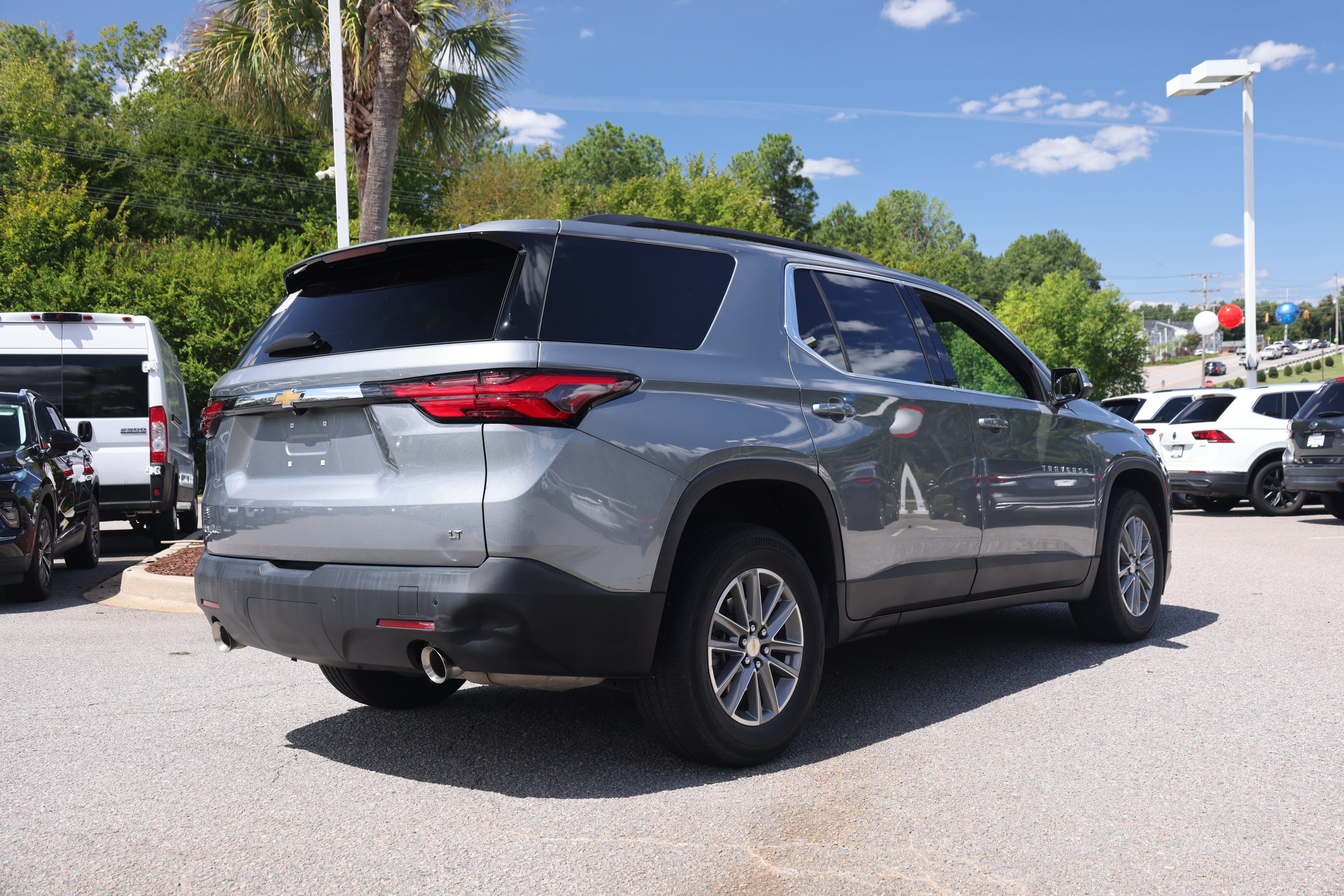 Used 2023 Chevrolet Traverse LT FWD image 5