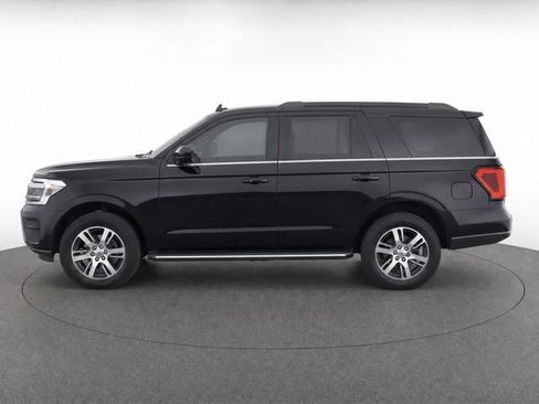 Used 2023 Ford Expedition XLT RWD image 4