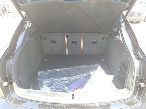 Used 2025 Porsche Macan image 15