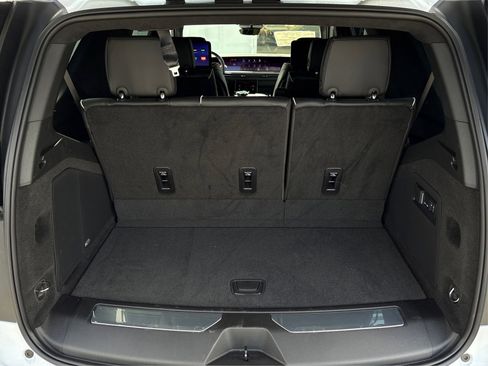 New 2026 Cadillac Escalade Platinum Sport w/ LPO, ONYX Package image 11