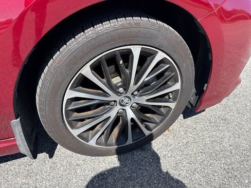 Used 2018 Toyota Camry SE FWD image 11