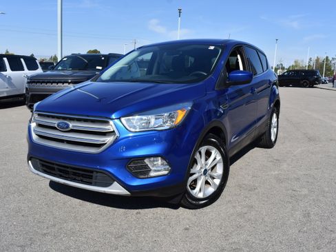 Used 2019 Ford Escape SE image 5