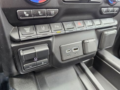 Used 2022 GMC Sierra 2500 Denali AWD/4WD image 29